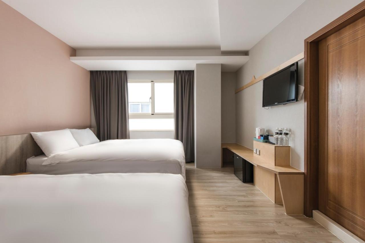Sparrow Hotel Taichung Exterior foto